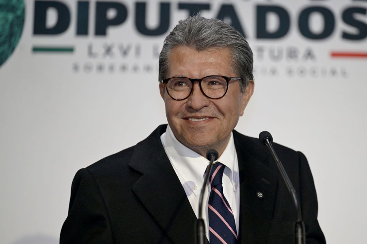Monreal espera que la iniciativa de doble nacionalidad este para la primera quincena de septiembre