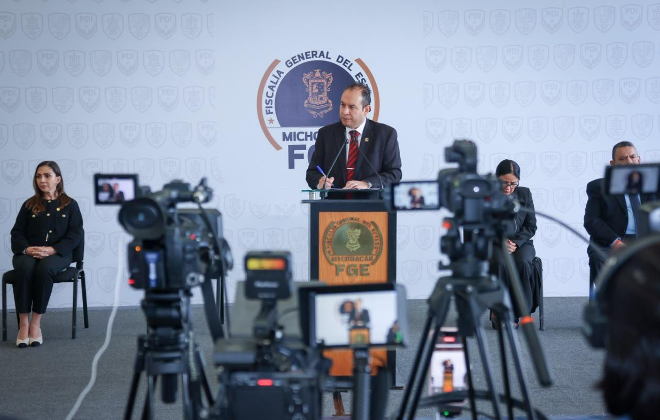 FGE de Michoacán mantiene solicitud para obtener celulares de Carlos Manzo