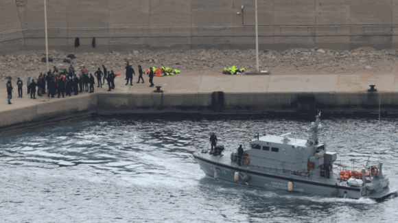 Naufragio de migrantes frente a Grecia deja un muerto y 25 desaparecidos