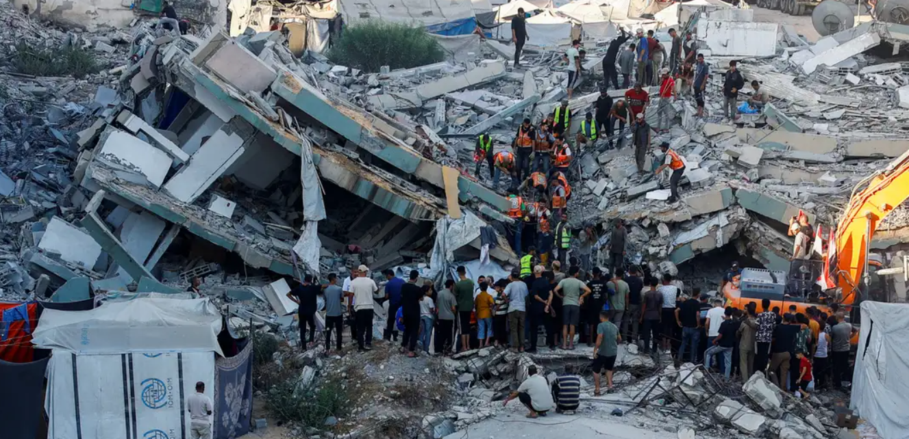 Edificio colapsa en Gaza y deja 20 muertos