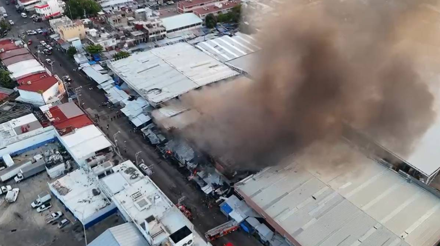 Incendio consume 90 locales del Mercado Central de Acapulco