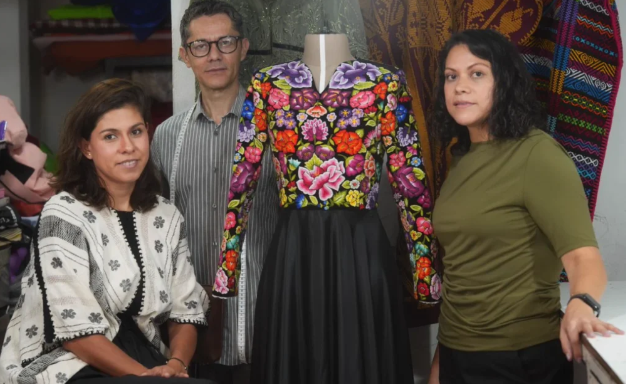 Balean domicilio de diseñador muxe Elvis Guerra en Juchitán