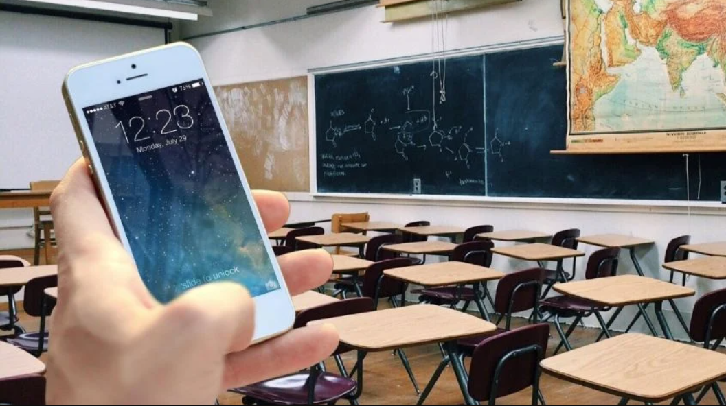 SEP publica en el DOF acuerdo para restringir celulares en escuelas