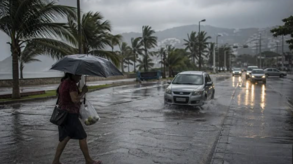 Protección Civil alerta por lluvias fuertes, viento y oleaje elevado en varios estados