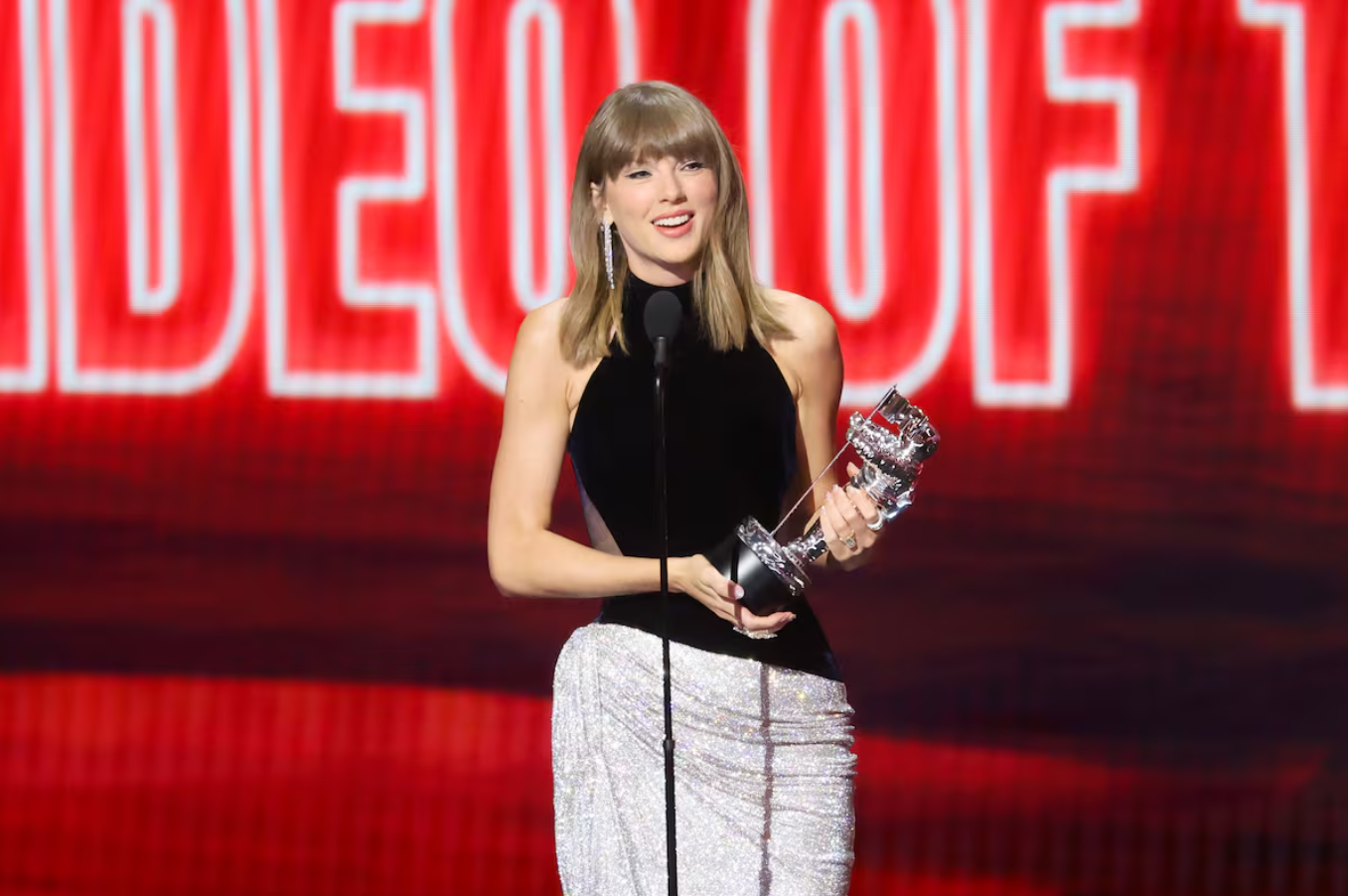 Taylor Swift rompe récords y se convierte en la máxima ganadora de los MTV VMA