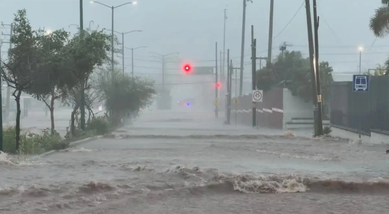 Huracán 'Polo' toca tierra en Guaymas, Sonora