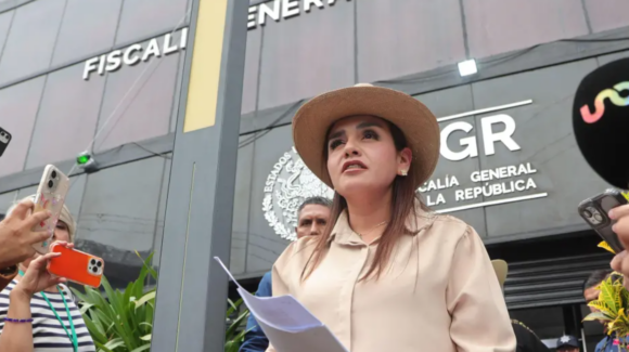 Grecia Quiroz se defiende ante posible detención por no entregar teléfono de Carlos Manzo: “Es solo un celular”