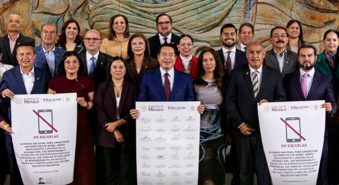 SEP acuerda regular uso de celulares en escuelas y reforzar salud emocional de estudiantes.