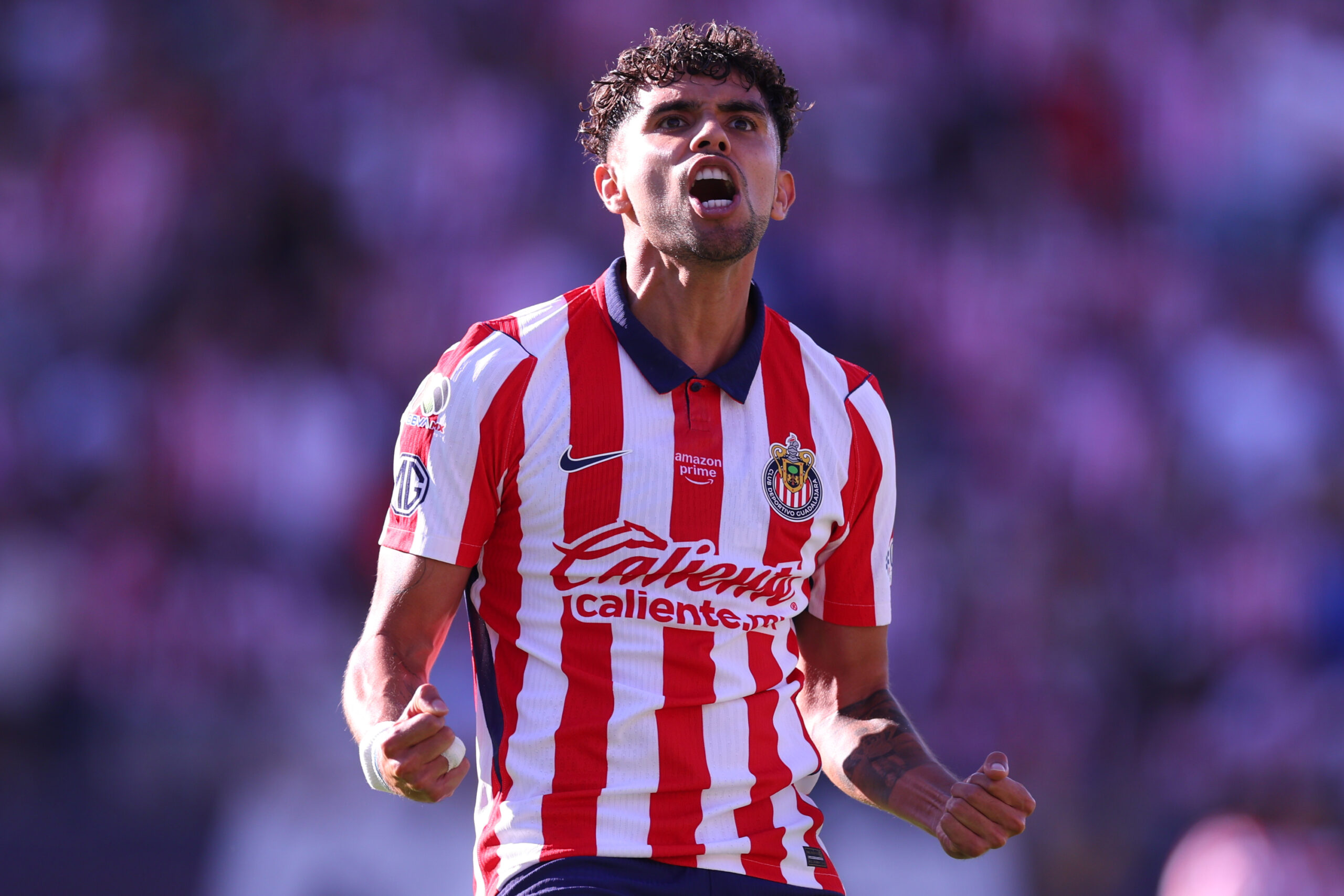 ¡Chivas arrasa en San Luis! El Rebaño Sagrado golea 0-3 y se lleva los tres puntos.