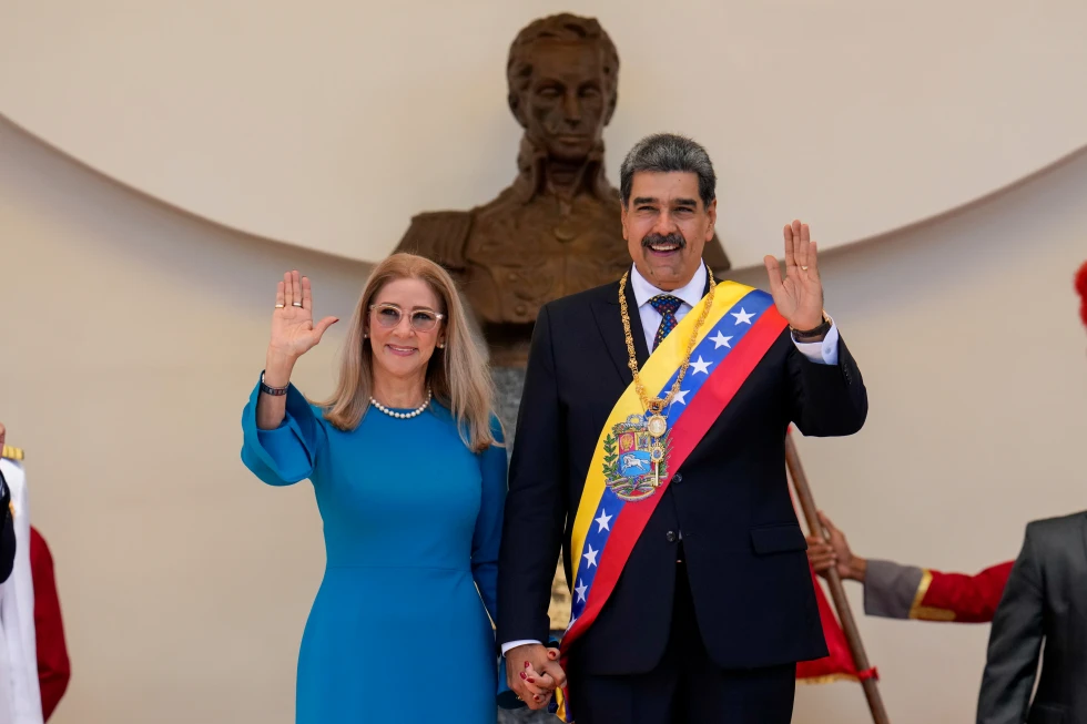 Cilia Flores, ex primera dama venezolana, solicita su liberación de la cárcel alegando una dolencia cardíaca.