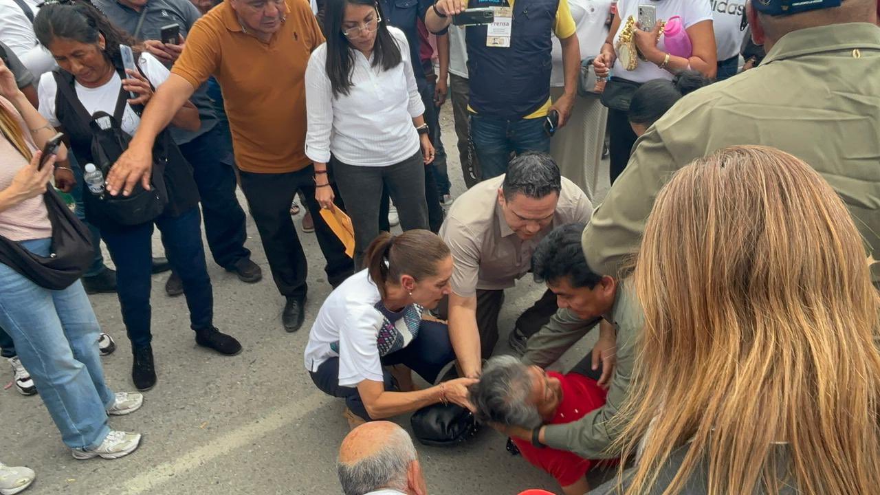 Sheinbaum baja de su camioneta para auxiliar a adulta mayor lesionada en San Luis Potosí.