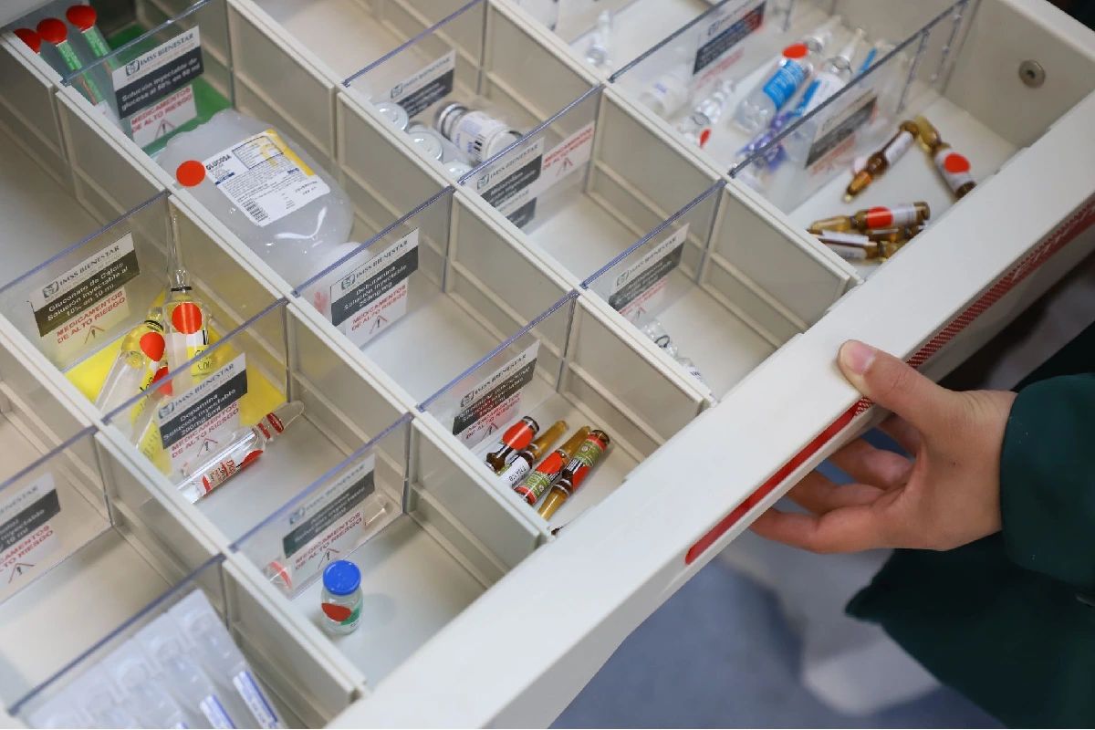 Cofepris alerta por medicamentos falsificados y adulterados: detecta lotes de Buscapina, Bedoyecta, Saizen y Granulox.
