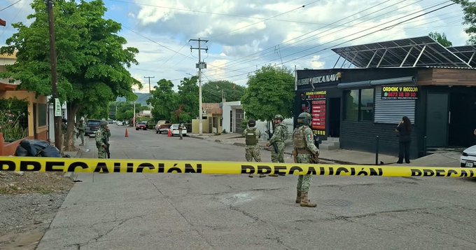 Sujetos armados incendian y balean restaurante de sushi en Culiacán; no hubo lesionados.
