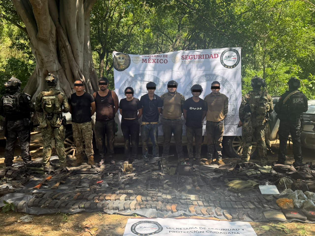Marina y SSPC enfrentan a convoy armado en la sierra de Mazatlán; detienen a nueve y aseguran arsenal.