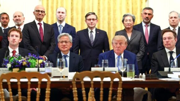 Donald Trump defiende autorregulación de la IA y anuncia que la llamará ‘superinteligencia’