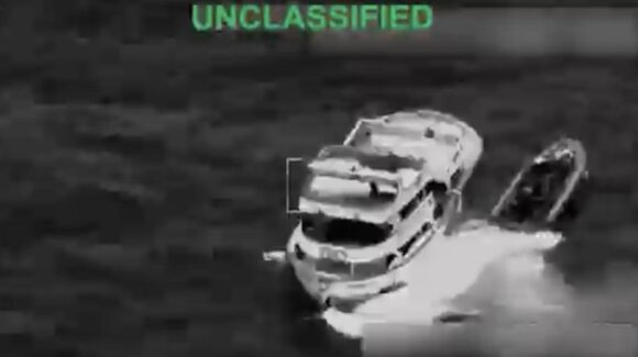 EU reporta hundimiento de barco ecuatoriano en el Pacífico ligado a red de combustible de ‘Los Choneros’