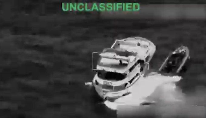 EU reporta hundimiento de barco ecuatoriano en el Pacífico ligado a red de combustible de 'Los Choneros'.