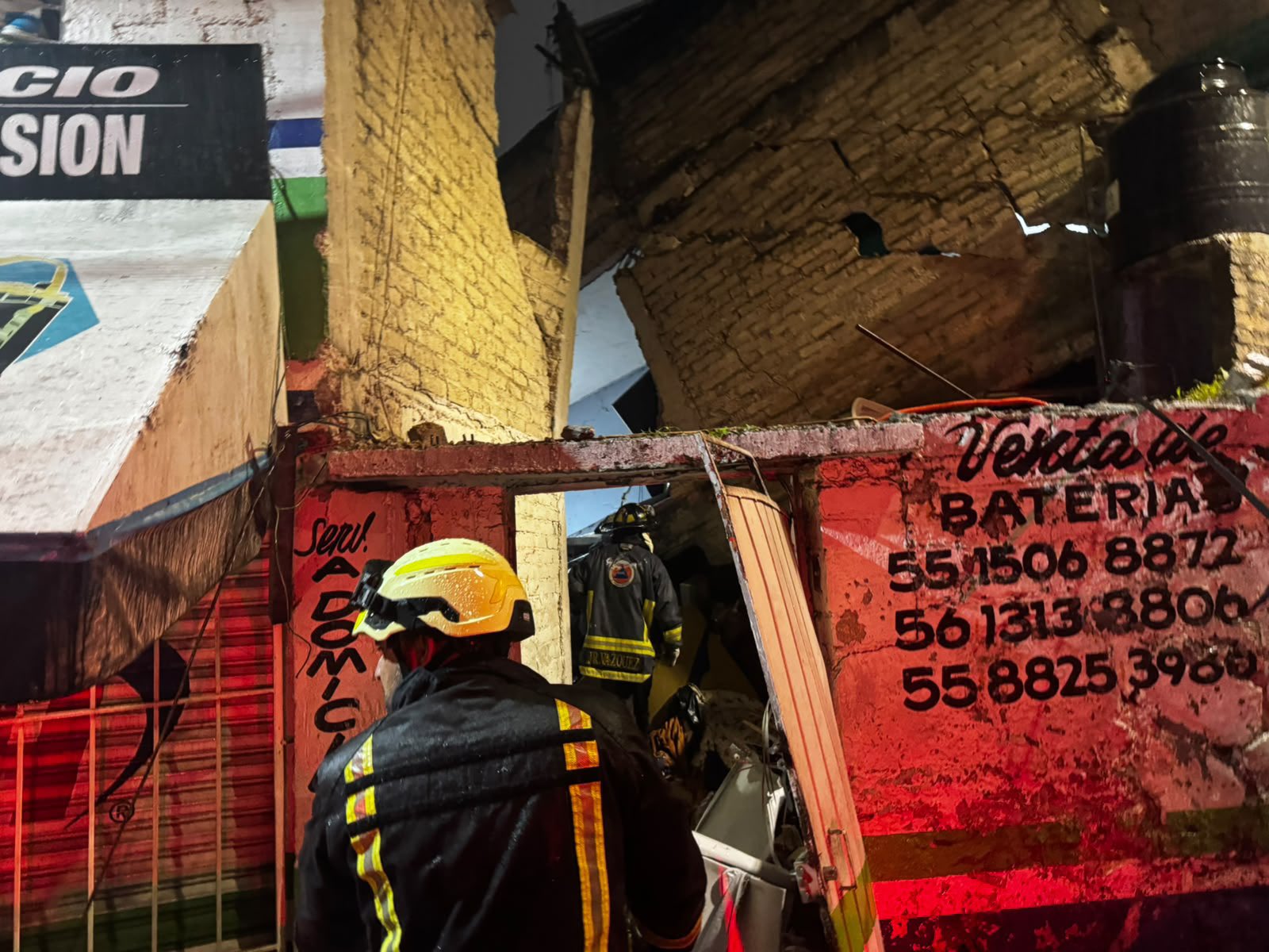 Explosión en taquería de Álvaro Obregón en CDMX deja un muerto y 11 personas trasladadas al hospital.