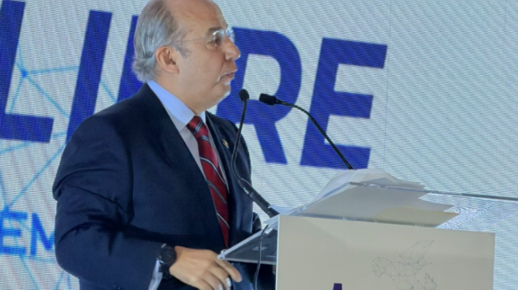 Felipe Calderón acusa que México avanza hacia una “nueva versión de la dictadura perfecta” con Morena
