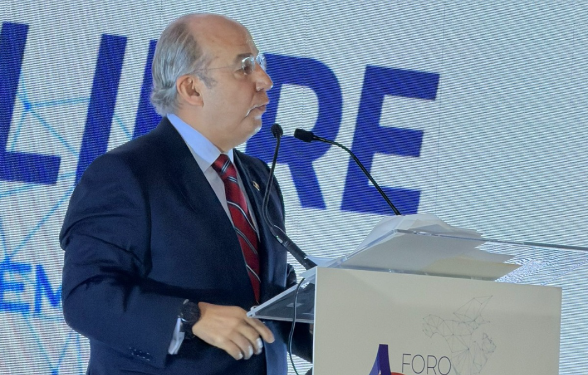 Felipe Calderón acusa que México avanza hacia una “nueva versión de la dictadura perfecta” con Morena.