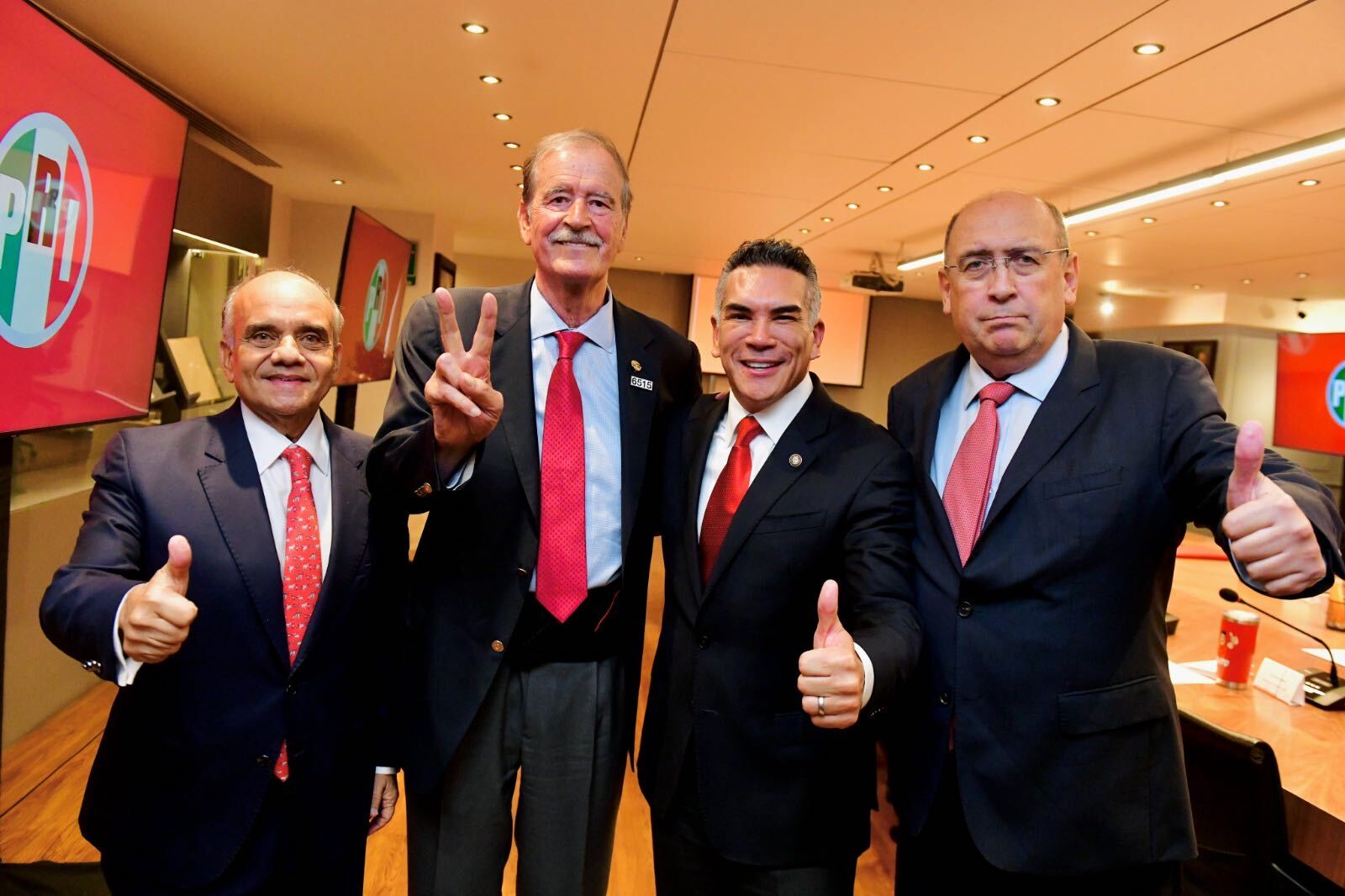 Vicente Fox propone movimiento ‘Alma de México’ para enfrentar a Morena en 2027.