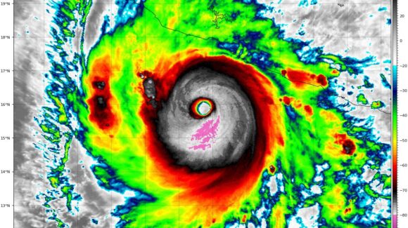 Huracán ‘Polo’ vuelve a categoría 5 y amenaza con lluvias torrenciales en Guerrero y Michoacán
