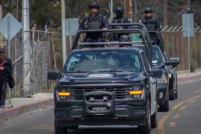Matan a balazos al subcomandante de la Policía de Méxicali afuera de su casa; autoridades despliegan operativo.