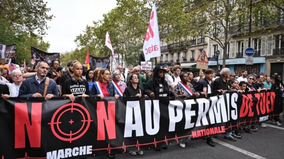 Más de 10 mil personas protestan en Francia contra ley sobre uso de armas por policías; reportan incidentes en París