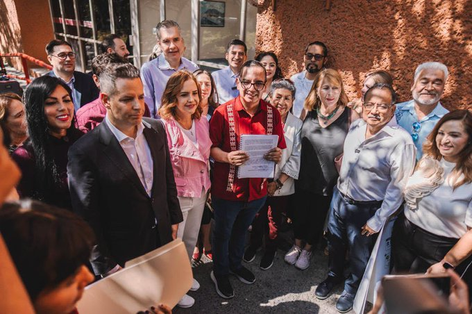Morena denunciará a Samuel García, Mariana Rodríguez y familiares en NL por presunto peculado y desvío de más de 1,400 mdp.