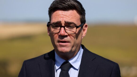 Reino Unido apunta a Irán por el incidente en la base aérea de Fairford, según su primer ministro