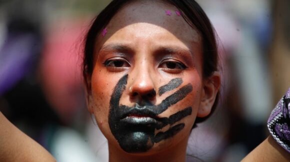 Ser mujer y opiniones políticas, causas principales de discriminación en CDMX: Encuesta de Copred
