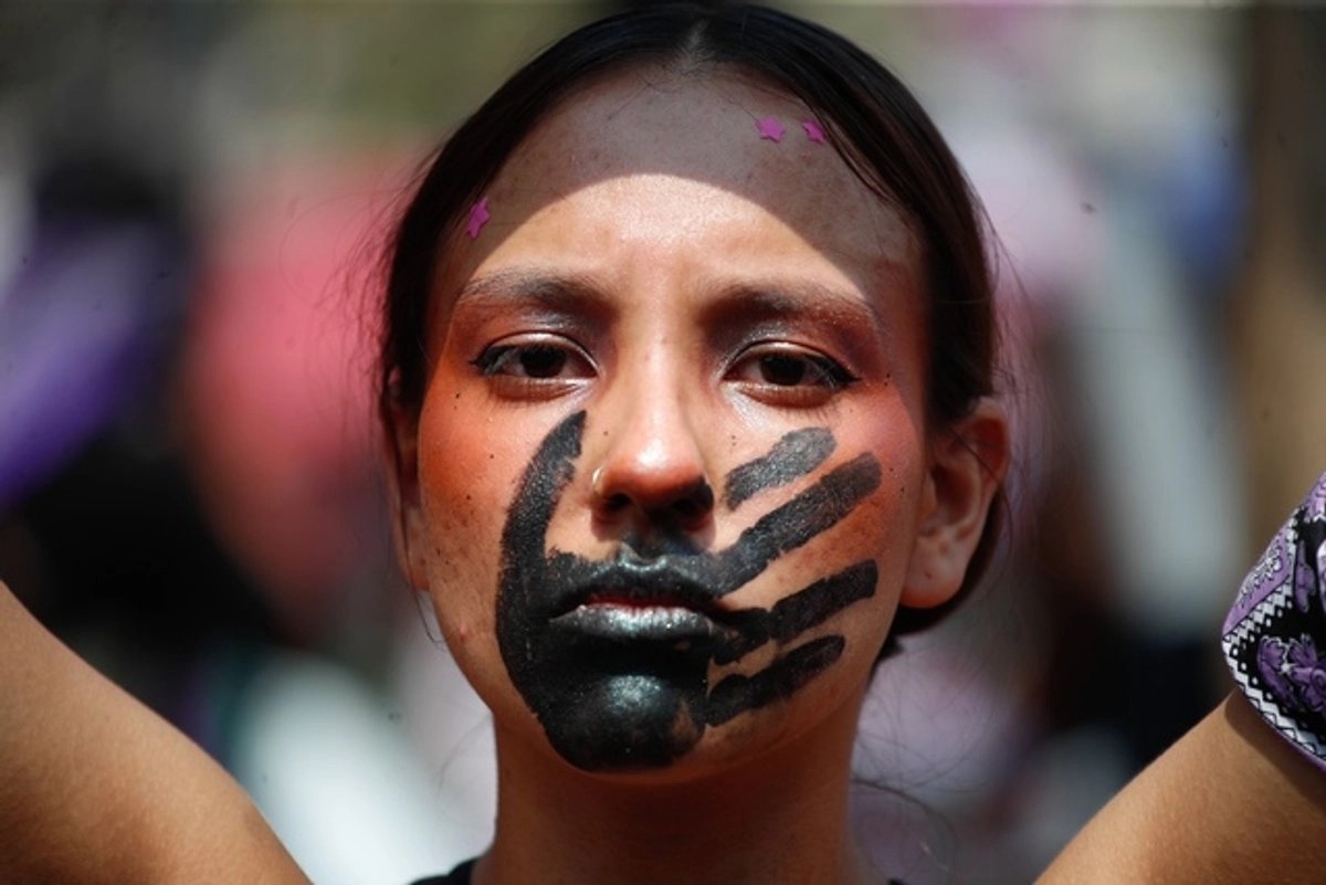 Ser mujer y opiniones políticas, causas principales de discriminación en CDMX: Encuesta de Copred