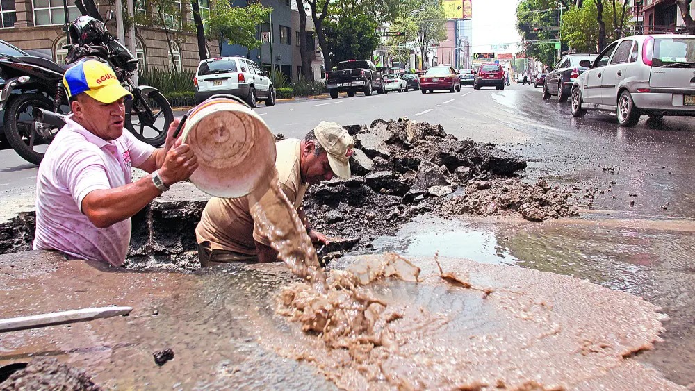 Alcaldía de Azcapotzalco enfrenta crisis de agua y calles deterioradas
