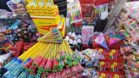 Multa de hasta $3,519 por quemar cohetes en la CDMX sin permiso