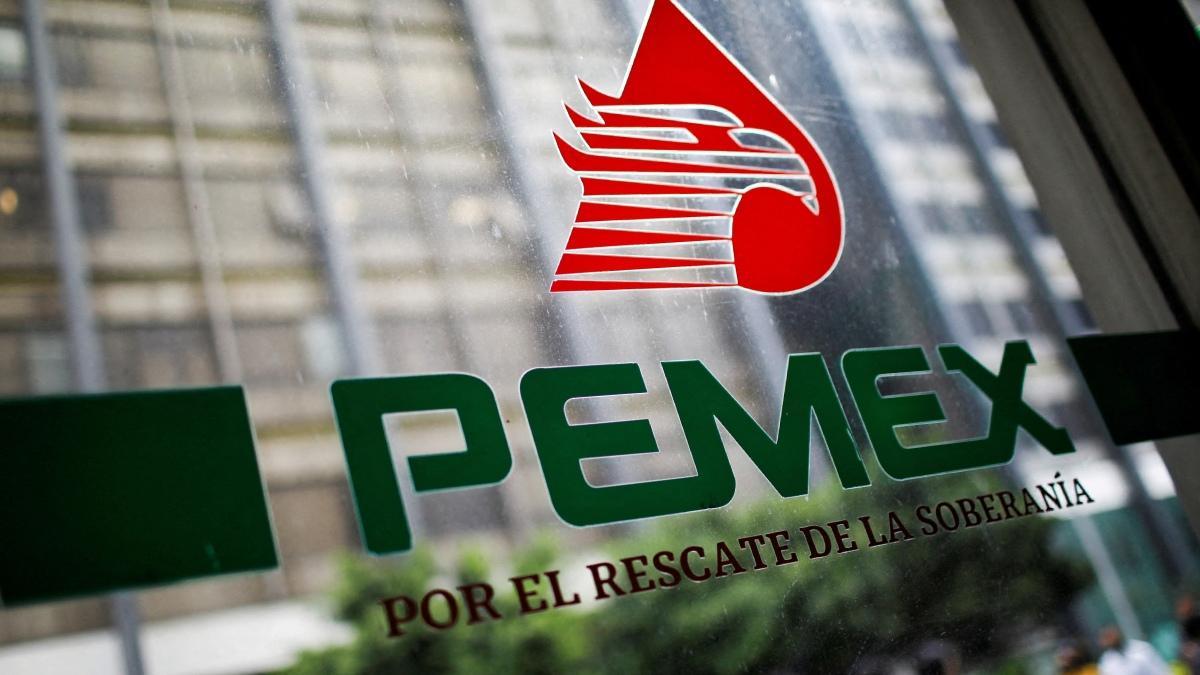 Pemex reestructura deuda con proveedores y deja pagos al próximo gobierno.
