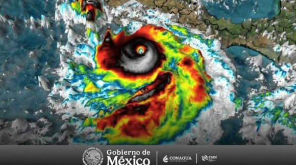 Huracán ‘Polo’ mantiene fuerza de categoría 5 y enfila hacia Baja California Sur