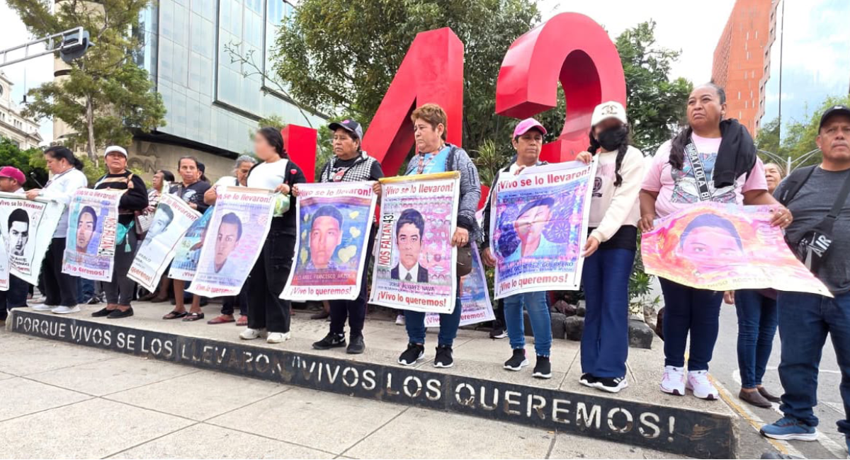 Ayotzinapa cumple 12 años y vuelve a marchar por los 43 en CDMX