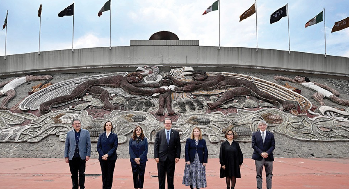 Se unen UNAM y embajada de Estados Unidos para conservar mural de Diego Rivera en el Estadio Olímpico