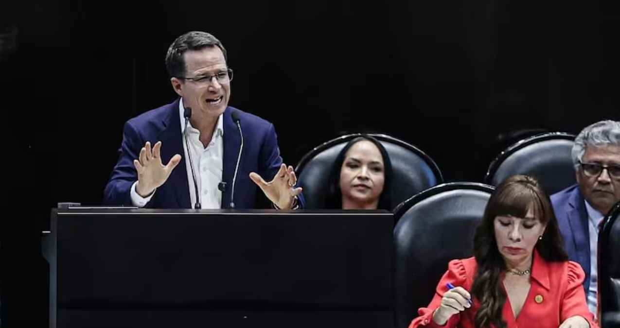Ricardo Anaya propone comisión de oposición para investigar el huachicol fiscal.