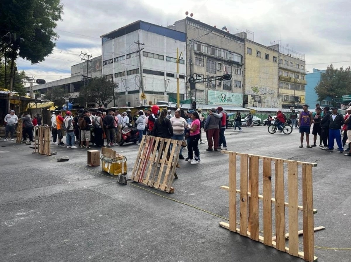 Devuelven predio en La Merced a inmobiliaria; familias en la calle