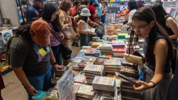 FCE prepara Venta Nocturna con descuentos de hasta 60% en sucursales de todo México