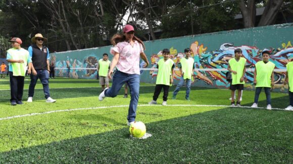 Entregan renovación del Deportivo Maracaibo en la alcaldía Venustiano Carranza