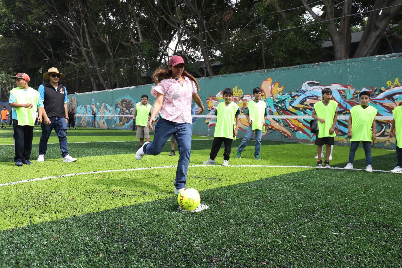 Entregan renovación del Deportivo Maracaibo en la alcaldía Venustiano Carranza