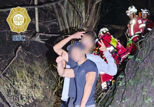 Rescatan policías capitalinos a jóvenes extraviados en barrancas de Chapultepec