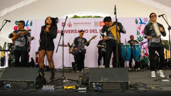 Metro de la Ciudad de México festeja 57 años con tocadas en Insurgentes
