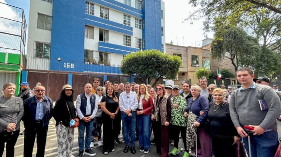 CDMX: La alcaldía Coyoacán renueva la pintura de 25 edificios en la colonia Paseos de Taxqueña