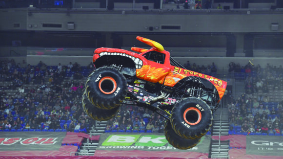 Cinco toneladas de adrenalina y velocidad volarán durante Monster Jam en CDMX