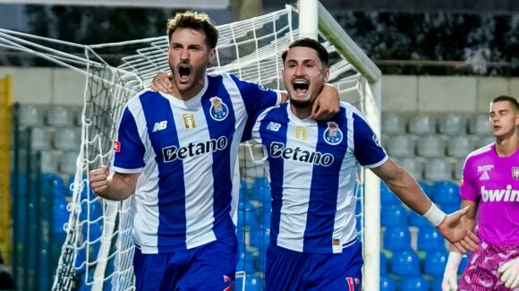 Santiago Giménez rompe su sequía goleadora y anota su primer gol con Porto