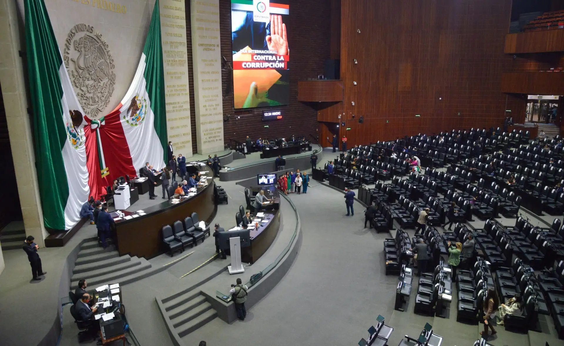 Senado acota la llamada 'Ley Antimemes': avalan hasta 5 años de cárcel por usar logos y sitios falsos del Gobierno con fines de engaño.