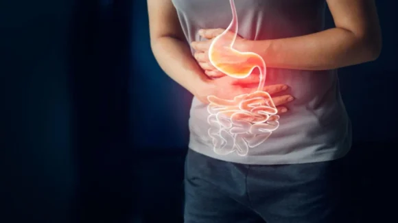Cáncer de estómago: Qué síntomas digestivos pueden confundirse con gastritis, reflujo o indigestión